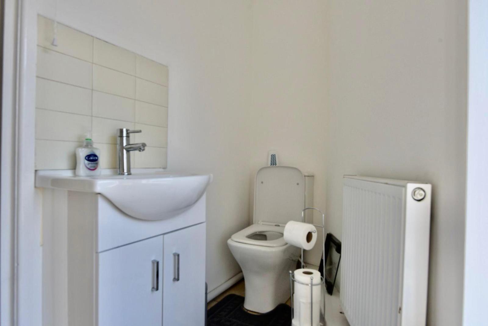 Come On In Lucas Street Newport Train Station Sleep Upto 8 Villa Eksteriør billede
