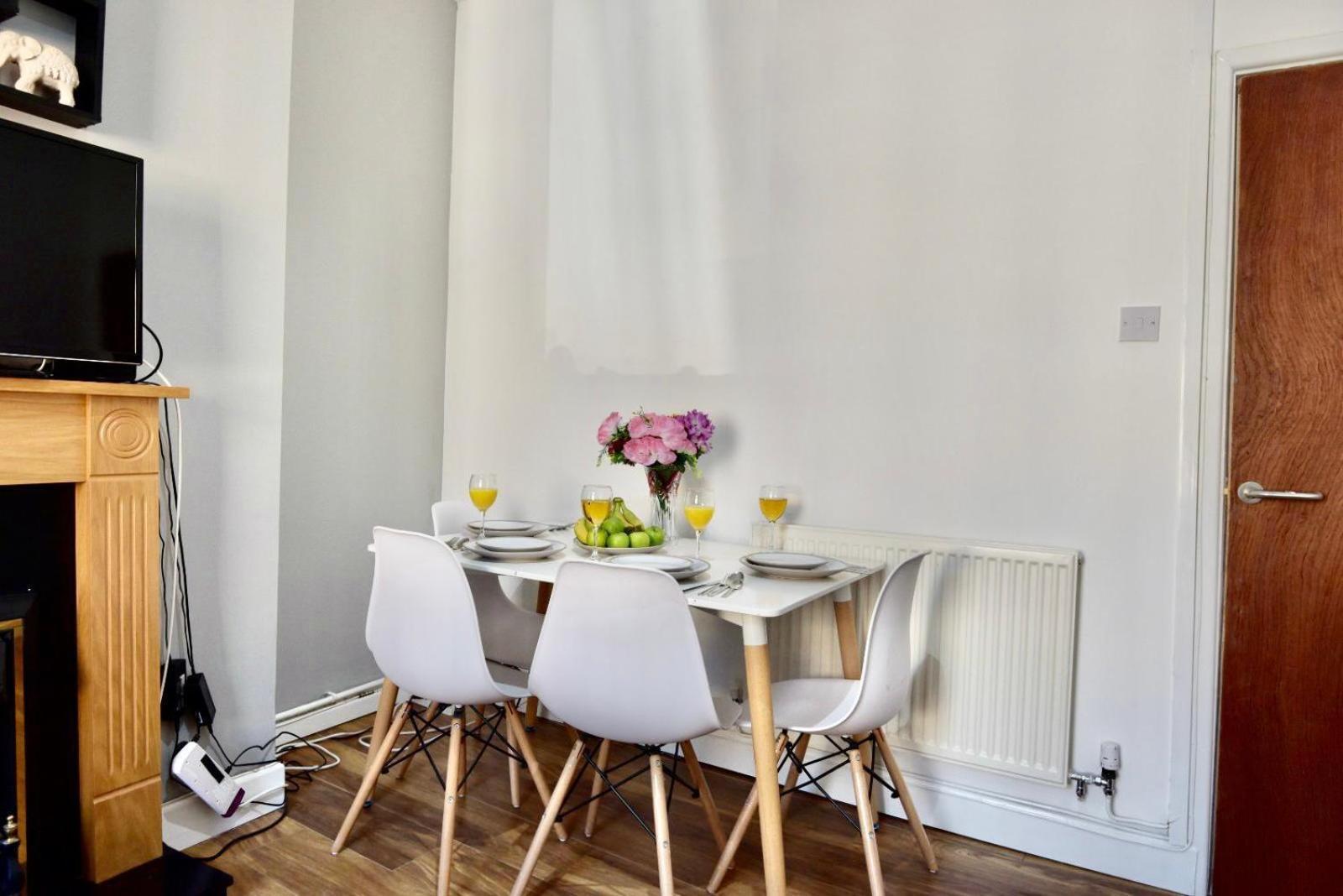 Come On In Lucas Street Newport Train Station Sleep Upto 8 Villa Eksteriør billede
