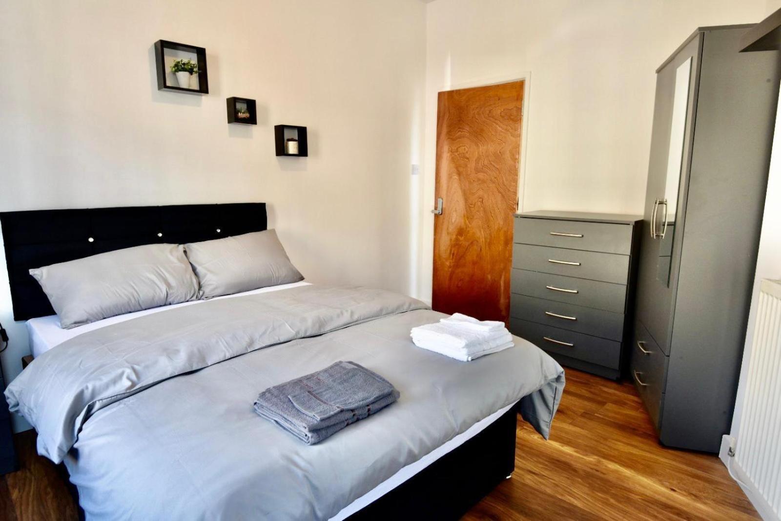 Come On In Lucas Street Newport Train Station Sleep Upto 8 Villa Værelse billede
