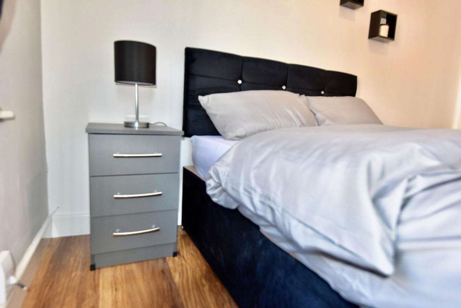 Come On In Lucas Street Newport Train Station Sleep Upto 8 Villa Værelse billede