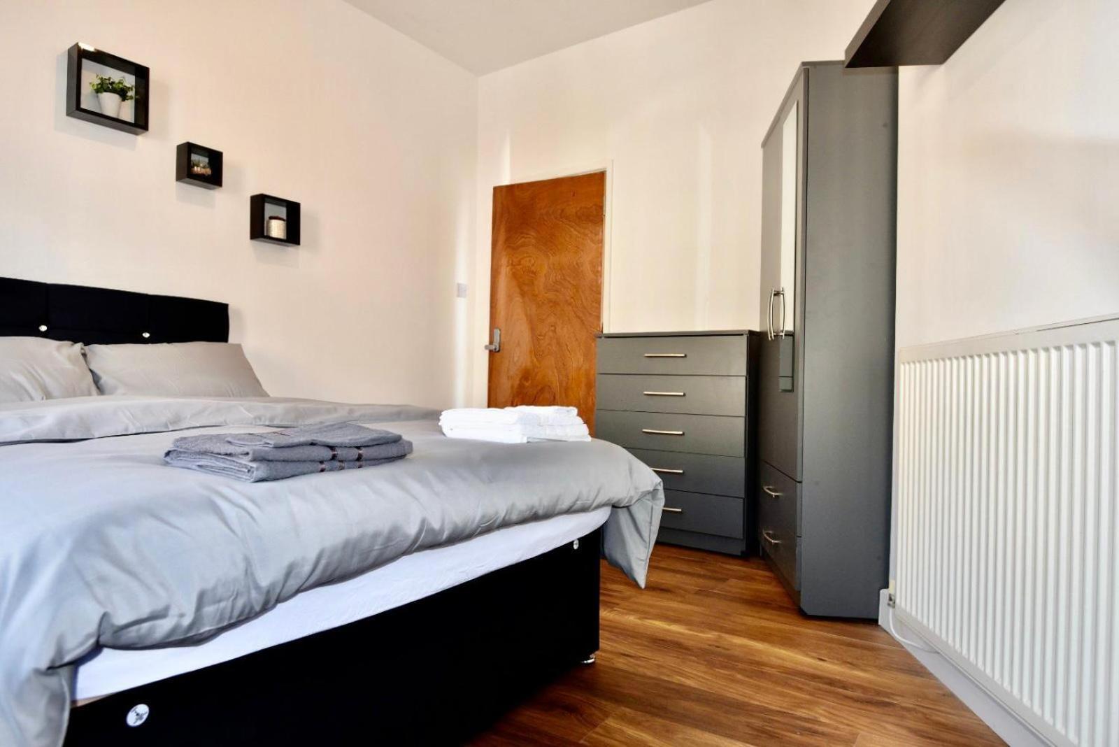 Come On In Lucas Street Newport Train Station Sleep Upto 8 Villa Værelse billede